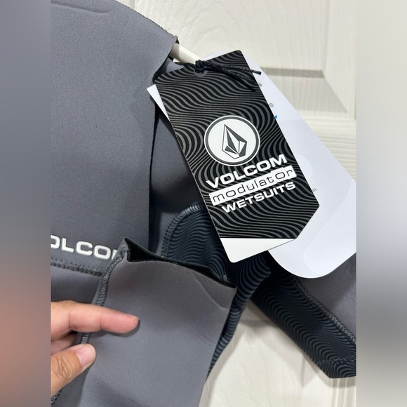 Volcom Boys Size 12 Modulator Wetsuit 2 mm Chest Zip Short Sleeve Grey NWT - Picture 6 of 7
